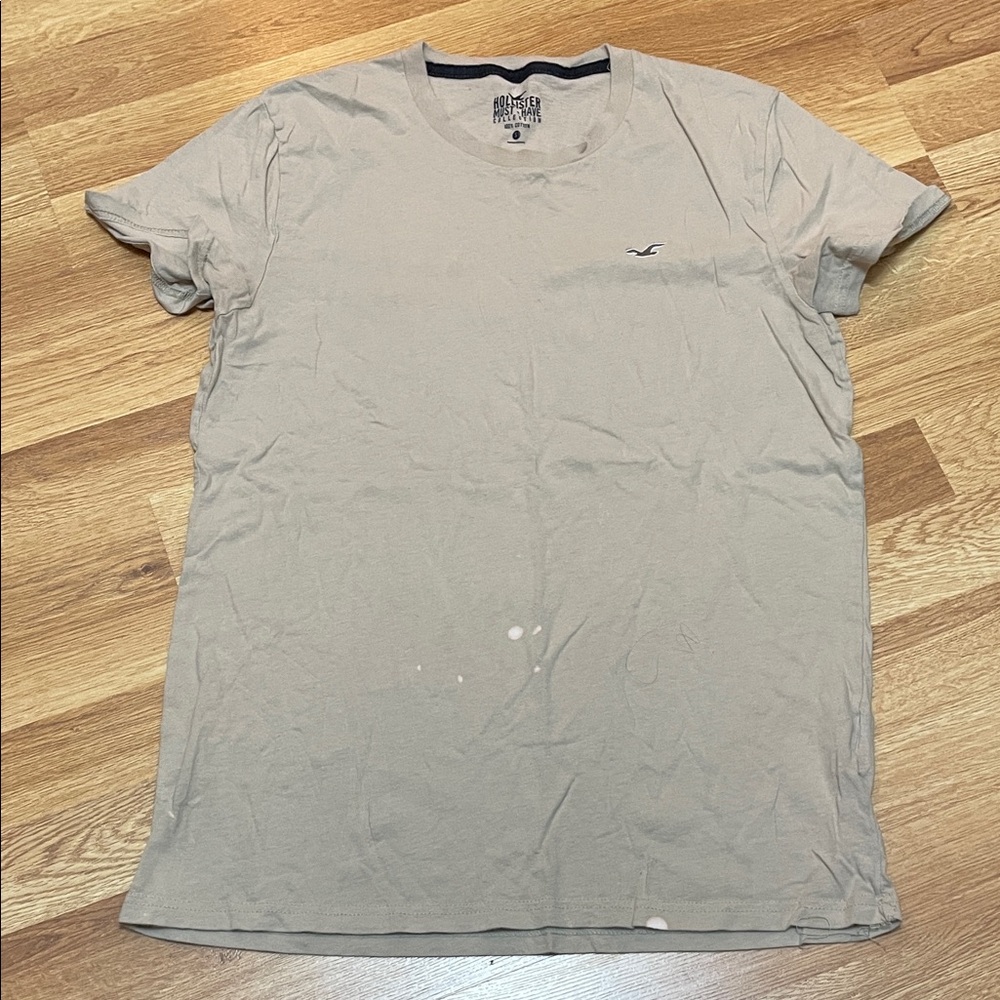 Hollister Men's Beige Short Sleeve Tee